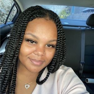 Meet your Posher, Shayia